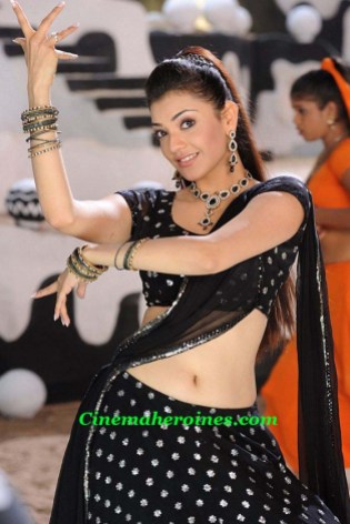 sexy-navel-exposing-pictures-of-kajal-agarwal-in-latest-movie-veera